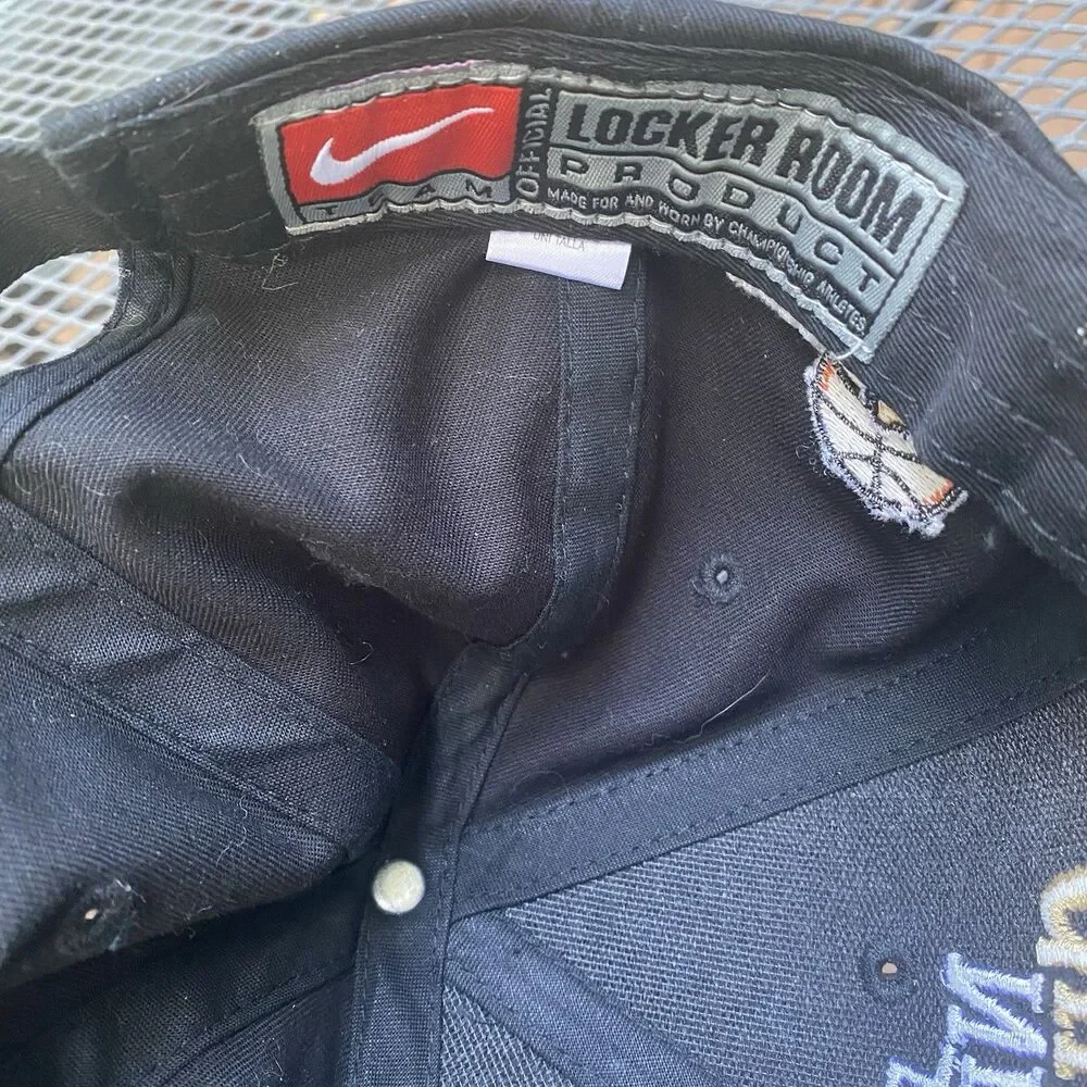 UConn Huskies Hat Nike NCAA 2004 National Champions Black Locker Room OSFA Cap